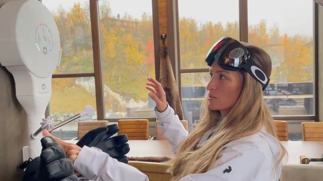 Rebecca Loos demonstrates the Hedgehog Dryer. смотреть онлайн