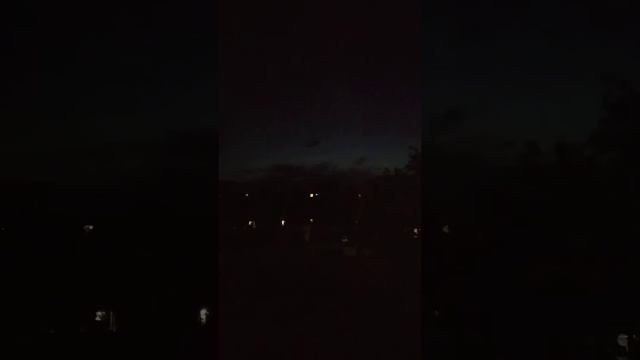 Удалось заснять нечто похожее на корабль НЛО 👽🛸 смотреть онлайн