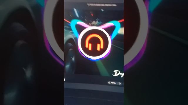 песня: А у меня во дворе ходит девочка с карe смотреть онлайн