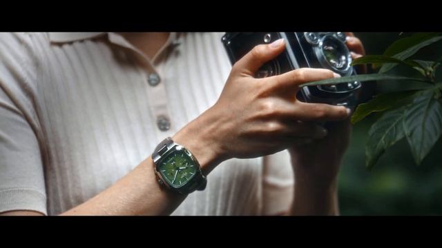 The Seventies Chronograph Panorama Date in Fab Green смотреть онлайн