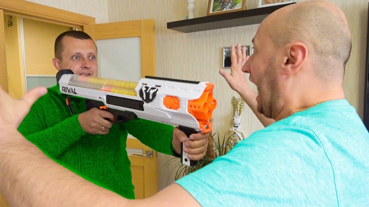 Лысая Борода ПРОДАЛ СЕРЕБРЯНУЮ КНОПКУ СТАРОГО. NERF BROTHERS. смотреть онлайн