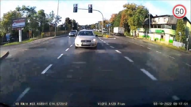 Wystrzeliła mu poduszka podczas wyprzedzania смотреть онлайн