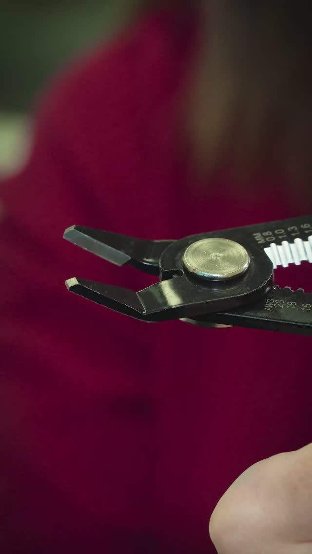 Многофункциональные бокорезы МС-02 с функцией зачистки проводов смотреть онлайн