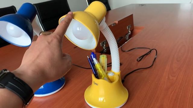 ĐÈN BÀN COMET CT413 (đã bao gồm bóng Led COMET 5W - ánh sáng TRẮNG)