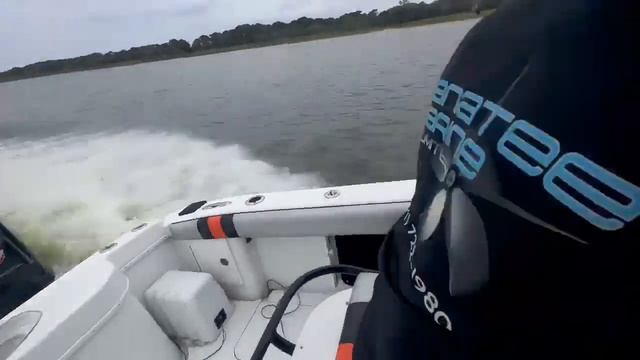 2007 Yellowfin 23 offshore powered by twin 2011 Mercury 300's Verado supercharged 4 strokes смотреть онлайн