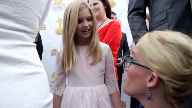 Fashionably Nerdy At The Saturn Awards: Kyla Kenedy смотреть онлайн