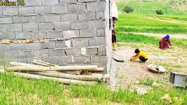 The daughter's farewell to her mother accompanied by the sadness of the family