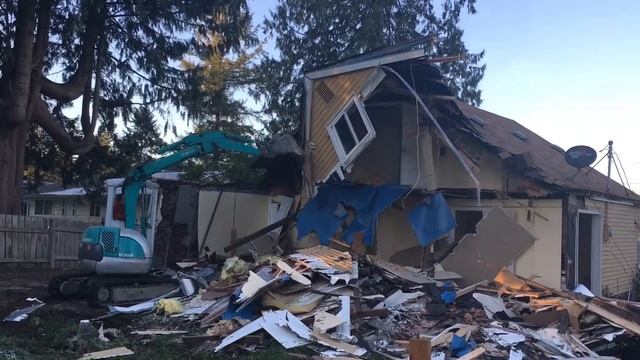 House demo with Kobelco SK 3OUR смотреть онлайн