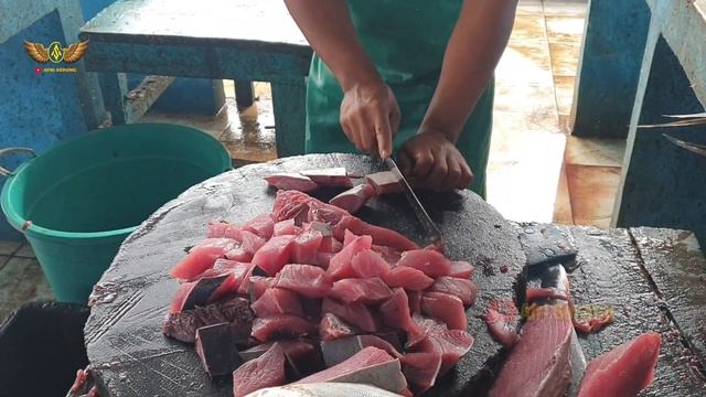 SKILL POTONG IKAN | Luar Biasa Skills Cepat Potong Tuna Sirip Kuning Oleh Abang Ansar di Pasar смотреть онлайн