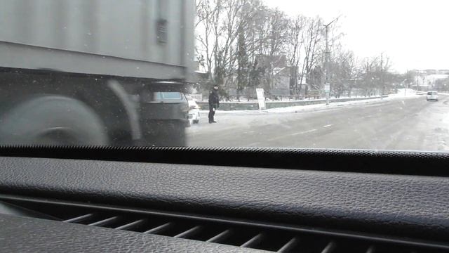 ПОЛИЦИЯ НАРУШАЕТ ПРАВИЛА СТОЯНКИ.ТАРАЩА. смотреть онлайн