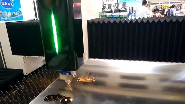 750W Honeybee CNC fiber laser смотреть онлайн