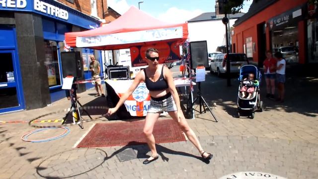 Kate Wright of Poi Passion India Fire performing at The Littlehampton Town Artisan Market смотреть онлайн