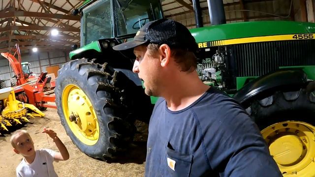 Getting The Chopper Ready To Chop Corn смотреть онлайн
