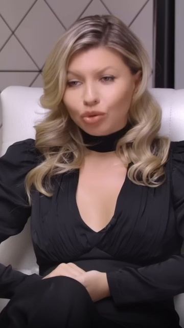 Самое притягательное в женщине - это её уверенность и достоинство. Согласны? смотреть онлайн