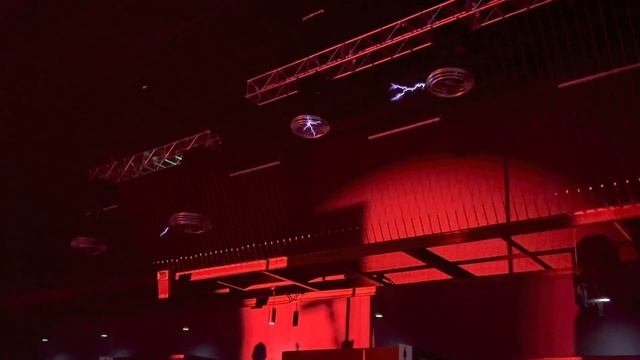 The Mars Volta Omar Rodríguez-López solos on musical Tesla coils смотреть онлайн