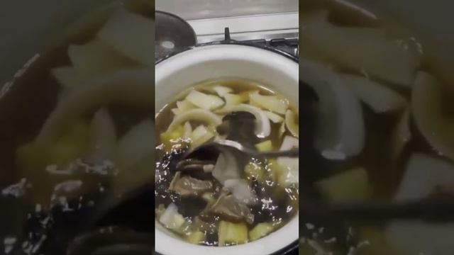 Не смотря на вид, суп-пюре из лесных сушенных грибов 👍 смотреть онлайн