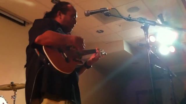 Kuya Phil covers Waiting in Vain смотреть онлайн