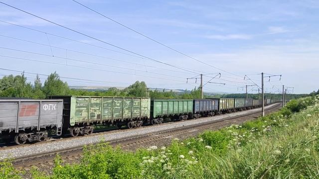 Электровоз ВЛ80С-1548/881 с сочлененными вагонами смотреть онлайн