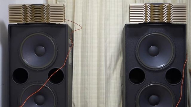 JBL 2445J смотреть онлайн