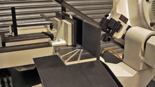 320mm x 290mm Capacity Fully Automatic Swivel Head MACC Bandsaw Special 380A смотреть онлайн
