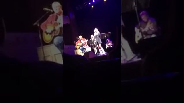 Miranda Lambert & R. Lambert - Greyhound Bound for Nowhere смотреть онлайн