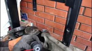 Замена сайлентблоков передних рычагов на Volkswagen Passat B6 Фольксваген Пассат Б6 2,0 2007 год