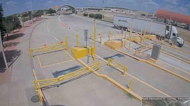 2024 08 07 Puente Internacional 3 viendo hacia Laredo, Texas смотреть онлайн