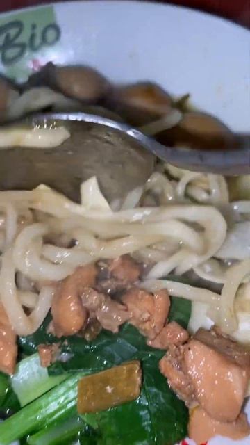 Bakmie Telur Puyuh 🍜 🥚 #bakmiayam #telurpuyuh #fypシ #cooking #mieayam #kuliner #shorts #trending смотреть онлайн