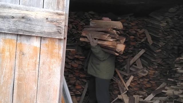 Супруга с тëщей отштукатурили печь и шпаклевали стену.Иду смотреть.Ещё краткая информация. смотреть онлайн