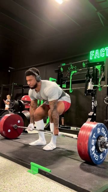 700 LBS DEADLIFT MILESTONE