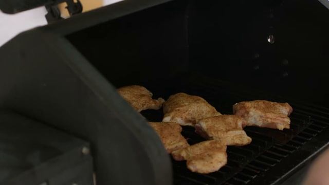GrillGrate x GrillGirl Robyn | Competition Chicken Thighs on the Green Mountain Pellet Grill смотреть онлайн