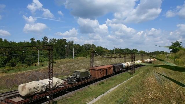 ВЛ8М-1303 с грузовым поездом на перегоне Сухачевка - Диевка смотреть онлайн