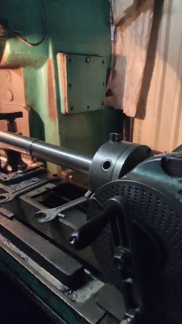 MrAnatol Rascu Фрезеровка паза на длином валу #machine #shortsvideo #tech #sorts #shortvideo #techn