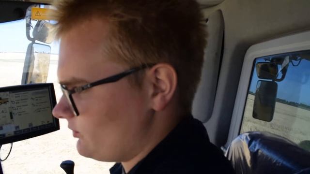 За штурвалом комбайна Владимир Чепухин (ООО "Золотой телёнок") смотреть онлайн