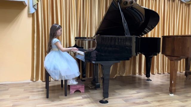 «Куранта» и «Разговор часов». Исполняет Мария Пчелинцева, 7 лет. Подготовительный класс.