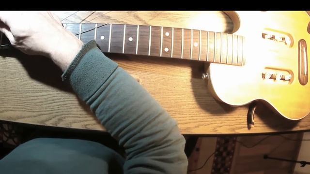 Traveler Escape MK II got new strings смотреть онлайн