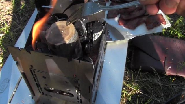 Bacon Cheeseburgers Cooked Over A Firebox Flame! смотреть онлайн