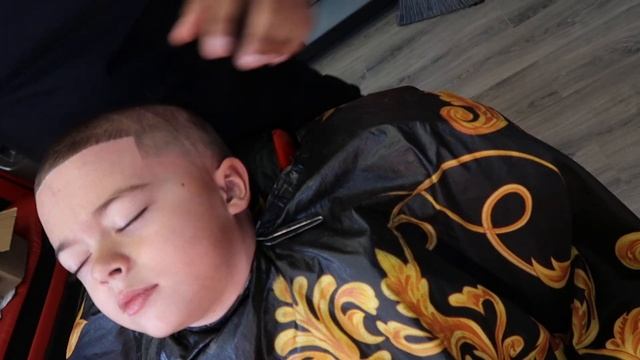 CUTTING HAIR FOR 24 HOURS WITH CLIPPERS FROM TARGET смотреть онлайн