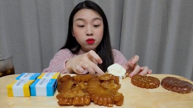 드디어 먹어본 꾸덕 찐득 인생약과 "장인한과" Yakgwa & Ice Cream MUKBANG 파지약과 정약과 엑설런트 먹방 смотреть онлайн