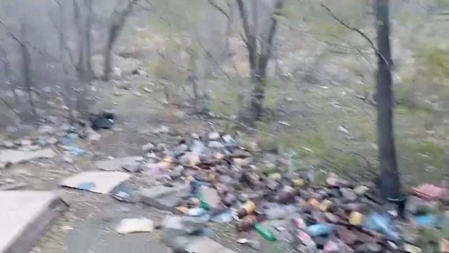 Кызыл / Возле больницы - пивные бутылки смотреть онлайн