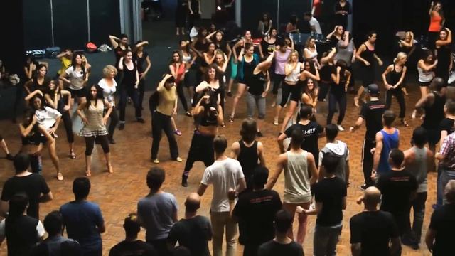 SIBF2013 - Bachata Battle with Nestor and Katrina in Sydney смотреть онлайн