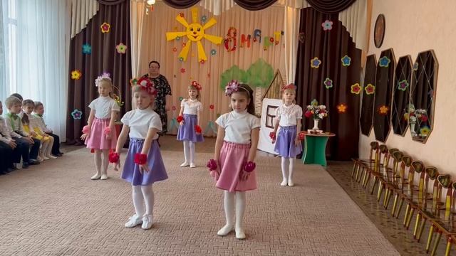 Танец цветов. Старшая группа смотреть онлайн