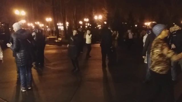 Харьков, танцы в парке; "И покинет отчий дом ученик науки!" смотреть онлайн