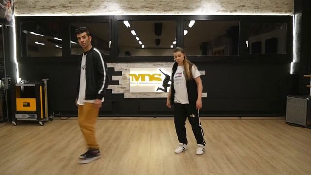 HipHop/Party Basic Dance Step: The Roller Skate | Beginner Tutorial by MDS Duo, Howto Dance смотреть онлайн