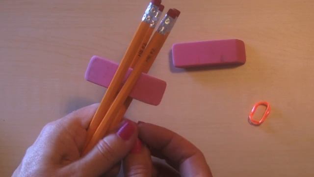 HOMEMADE RAINBOW LOOM - How to Make 4 PEG LOOM With Pencils смотреть онлайн