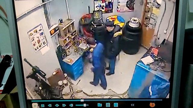 Шиномонтажник 500-го уровня! ))) смотреть онлайн