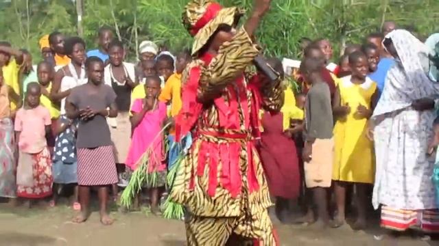Master Kalenzi and his cultural performance group at Leopard Village смотреть онлайн