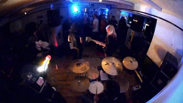 GORILLA - THREE SQUEALER (OFFICIAL VIDEO) HD смотреть онлайн