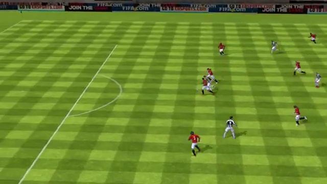 Удачный подбор в центре FIFA 13 iPhone/iPad - Juventus vs. Manchester Utd смотреть онлайн