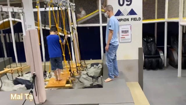 Trong SC Vivo city Quận 7 Sài Gòn có gì nè? Công viên nước mini trên cao, robot phục vụ nhà hàng смотреть онлайн